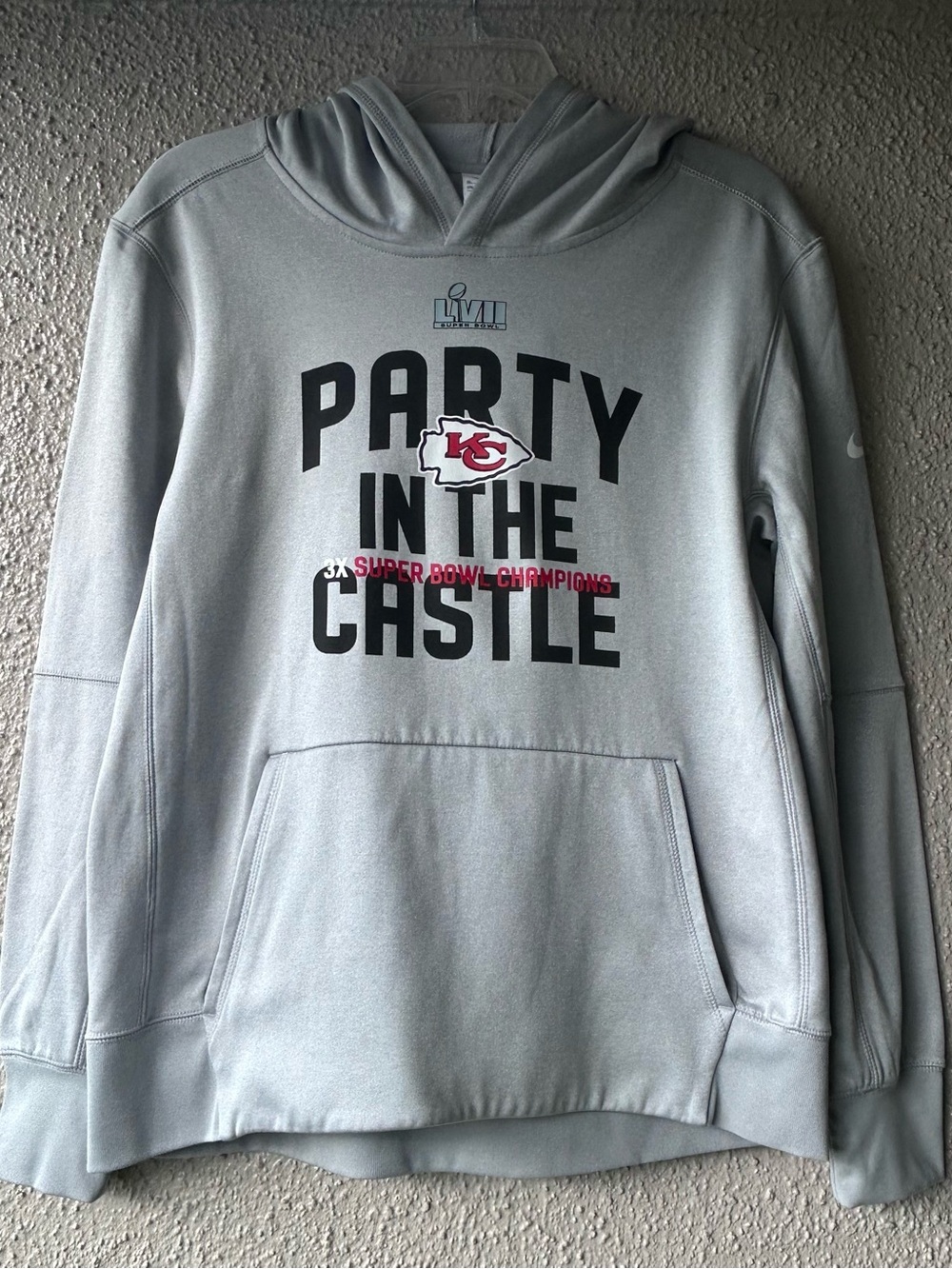 Nike Kansas City Chiefs Super Bowl LVII Champions Parade Hoodie gray boys XL